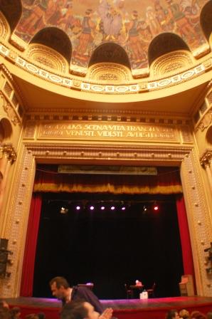 font de scène du théâtre national de Timisoara