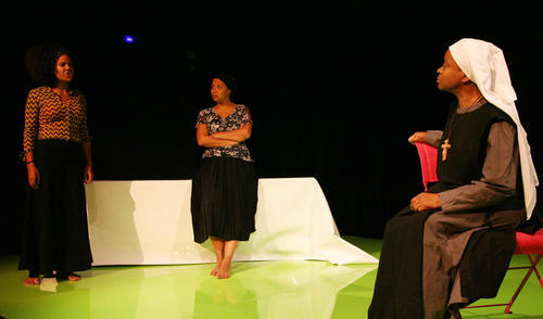 LES-TROIS--TABLE4725