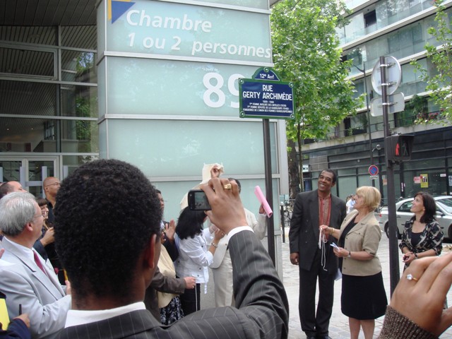 Inauguration de la rue Gerty Archimède (mai 2007) en présence de mme Hidalgo et de la maire du 12è arrondissement de Paris