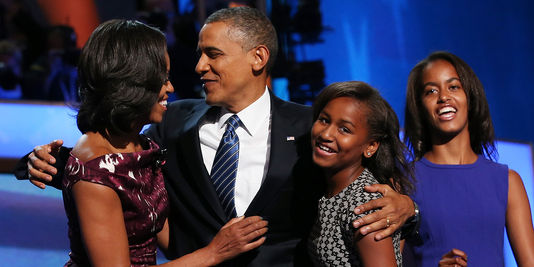 1756910_3_e74a_barack-obama-et-sa-famille-a-l-issue-du_24271aafcba73d8eebd3f94b95755dfd